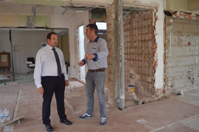 Ramón Millán visita a las obras de la tercera planta de la DPT