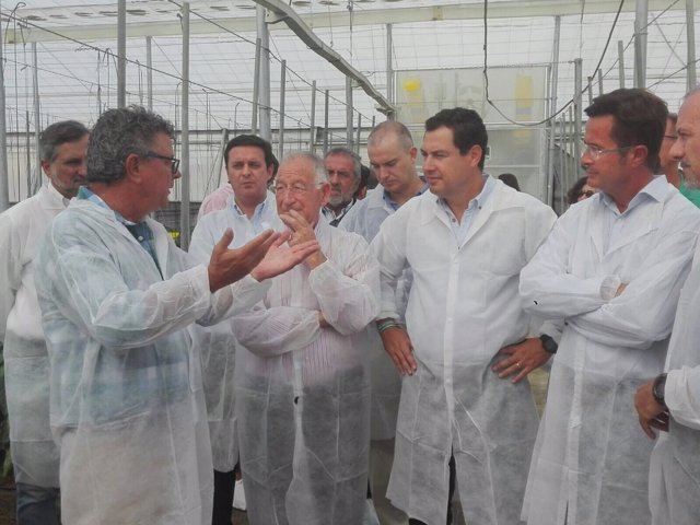 Moreno durante su visita a la empresa Enza Zaden en El Ejido