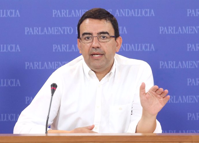 El portavoz del Grupo Socialista en el Parlamento andaluz, Mario Jiménez