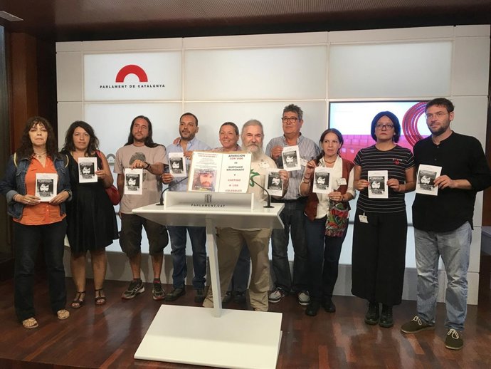 G.Serra (CUP) y A.D.Fachin (SíQueEsPot) con la comisión de Santiago Maldonado