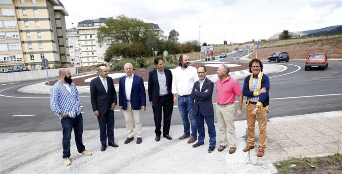 12:00 Reinosa (Rotonda De Acceso A La Variante) 
 El Consejero De Obras Públicas