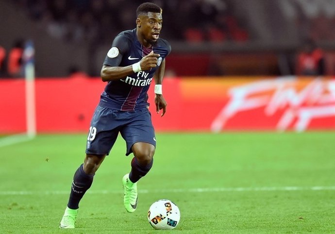 Serge Aurier llega al Tottenham