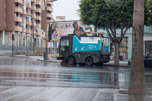 Una de las calles de la capital tras las intensas lluvias