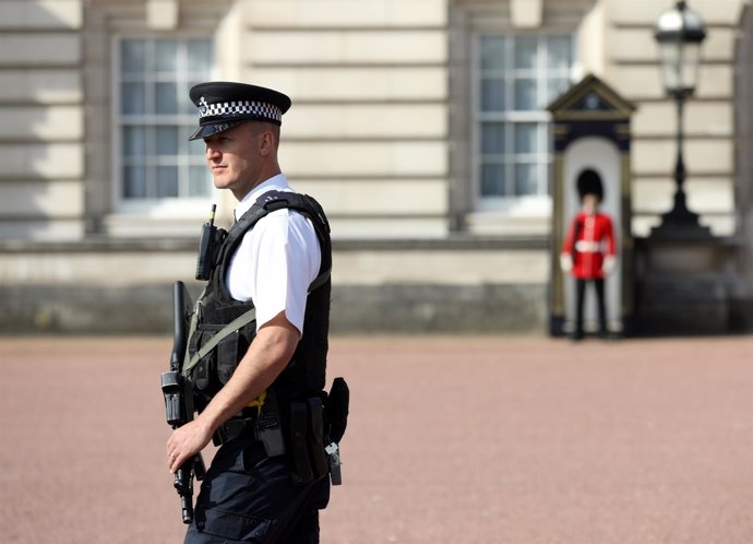 Policía en el Palacio de Buckingham