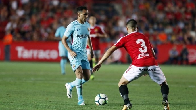 El Barça manda a Douglas al Benfica