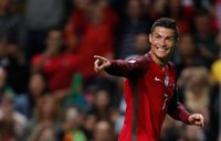 Cristiano sonríe a base de goles pero Suiza sigue líder