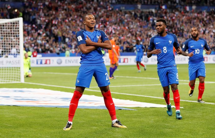 Francia pasa por encima de Holanda y recupera el liderato del grupo