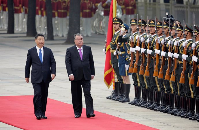 El presidente de Tayikistán, Emomali Rahmon, y su homólogo chino, Xi Jinping. 