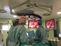 Implantan una prótesis de esternón y costillas diseñada a medida mediante tecnología de impresión 3D