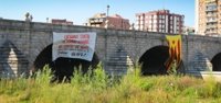 Ayuntamiento de Madrid retira la estelada colocada por Arran en el Puente de Segovia