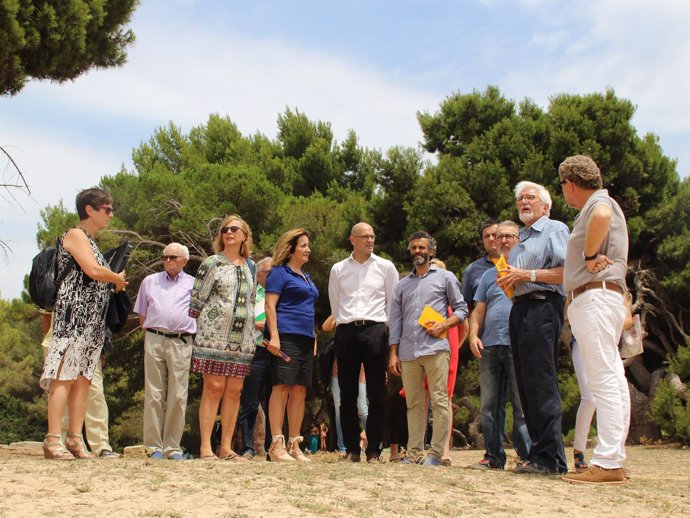 Romeva y Tur visitan la fosa