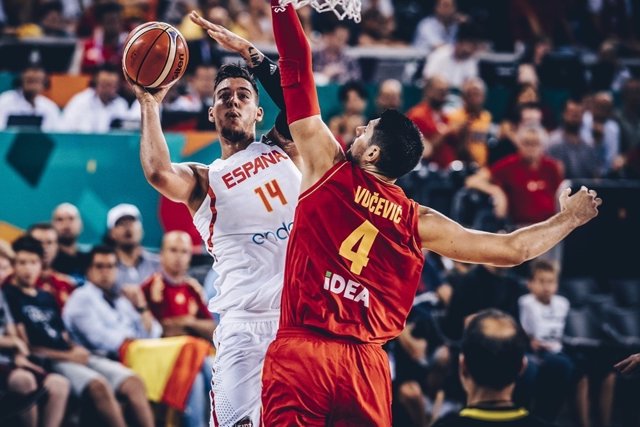 Willy Hernangómez en el España - Montenegro del Eurobasket