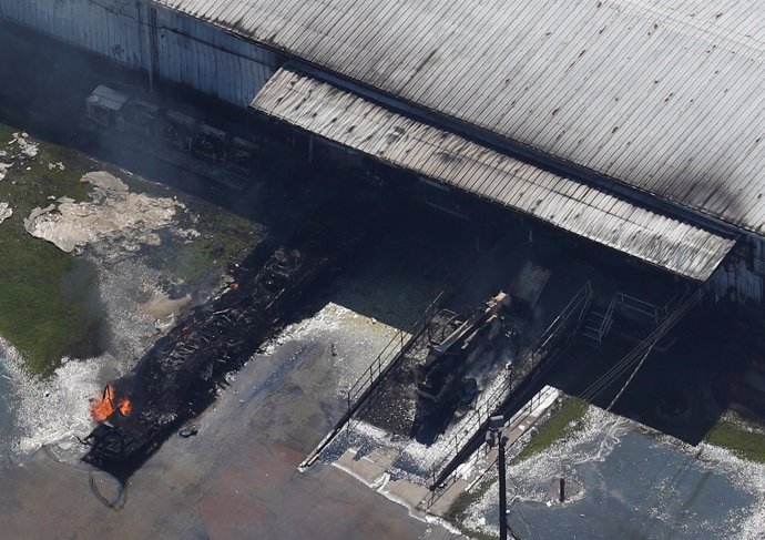 Imagen aérea del incendio en la central de Arkema en  Texas.