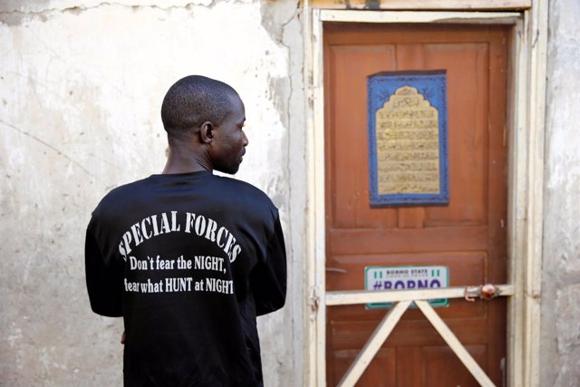 Un miembro de una patrulla vecinal contra Boko Haram