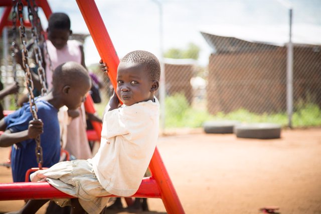 Niños refugiados de Sudán del Sur en el campo ugandés de Bidibidi