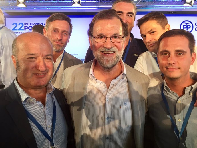Diputados del PP asturiano con Rajoy en Valencia
