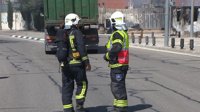 Bomberos de Fuenlabrada extinguirán hoy por completo el incendio de la nave industrial