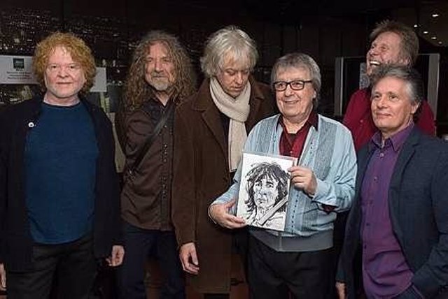 Mick Hucknall, Robert Plant, Bob Geldof, Bill Wyman, Joe Brown seen backstage du
