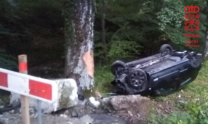 Estado del vehículo accidentado en Etxarri Aranatz.