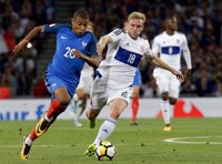 Francia se estrella con Luxemburgo y devuelve las alas a Suecia