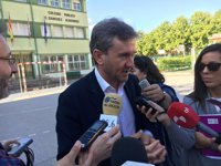 Lacalle confía en que la Junta asuma "en un futuro" el 100% del mantenimiento de los centros educativos