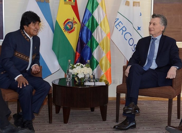 Argentina's President Mauricio Macri talks to Bolivia's President Evo Morales be
