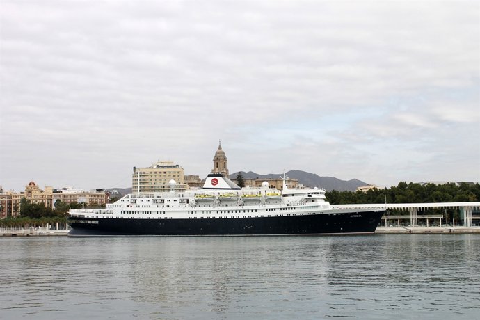 Buque crucero astoria muelle 2 puerto málaga