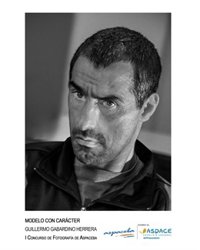 Una exposición fotográfica aborda en El Corte Inglés de Badajoz la vida cotidiana de personas con parálisis cerebral