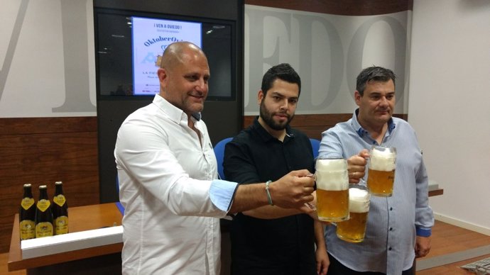 Rubén Rosón en la presentación del OktoberOviedo.