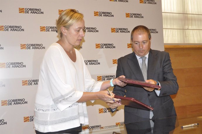Gastón y Lanaspa han firmado el acuerdo para impulsar la economía social.