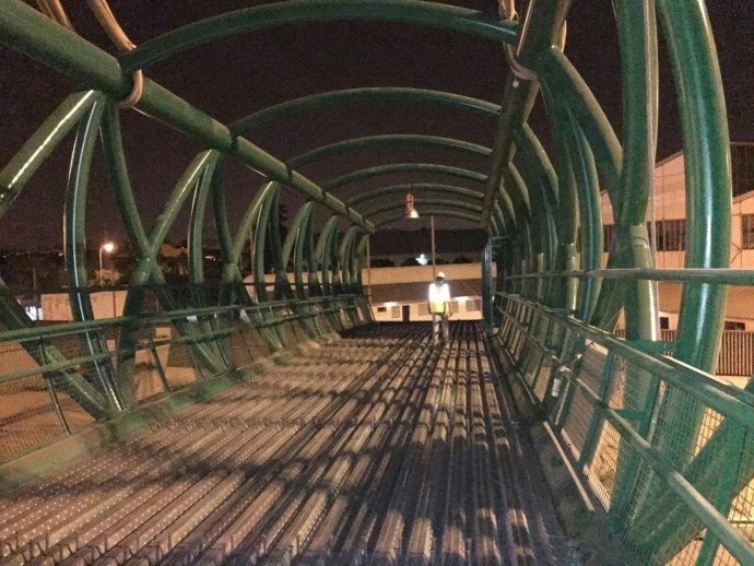 Pasarela ciclista de la SE-30.