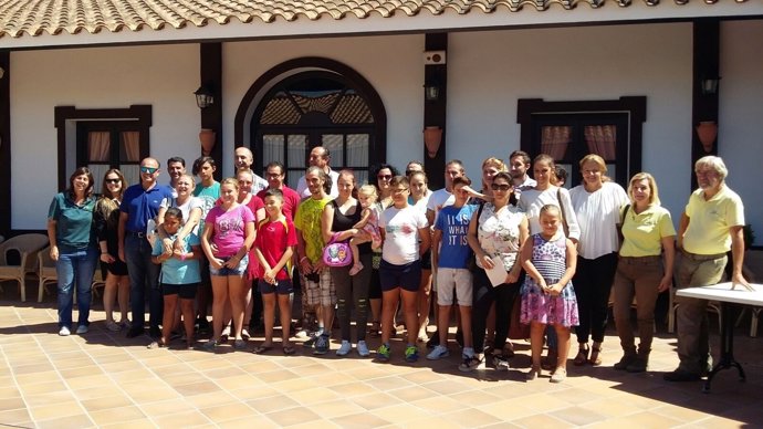 Familias beneficiadas de las vacaciones solidarias de Atena. 