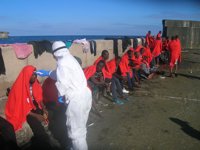 La Junta realoja en centros a 30 de los 60 menores inmigrantes acogidos en un camping de Tarifa (Cádiz)