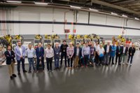 Volkswagen Navarra dona 12 robots y componentes de instalaciones de Chapistería a 14 centros de formación