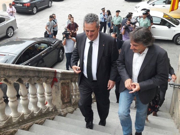 El conseller Joaquim Forn i l'alcalde de Ripoll, Jordi Munell