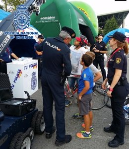 Policías en la Vuelta ciclista