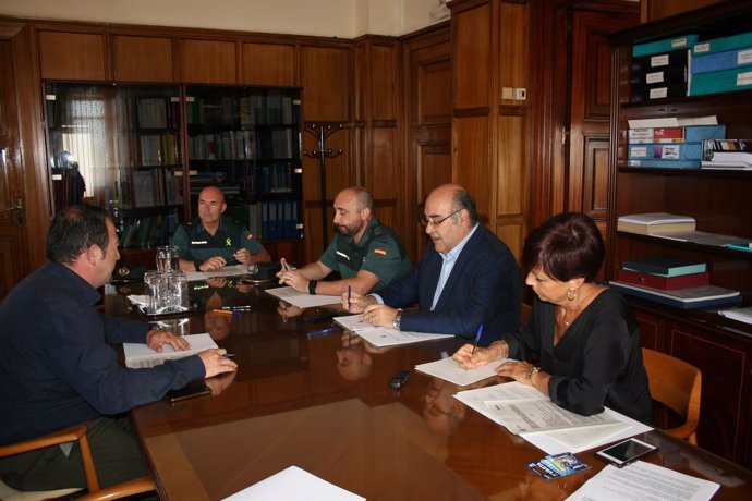 Reunión para reformar cinco cuarteles de la Guardia Civil en Teruel