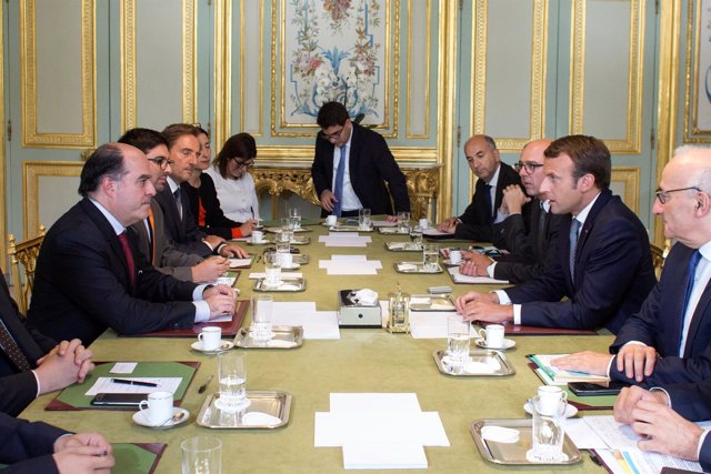 Emmanuel Macron recibe a una delegación opositora encabezada por Julio Borges
