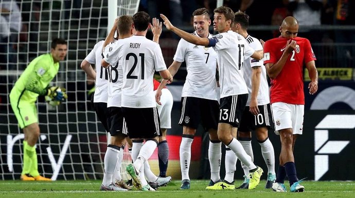 Alemania celebra uno de sus goles ante Noruega