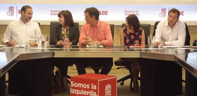 José Luis Ábalos,Cristina Narbona, Pedro Sánchez, Adriana Lastra y Óscar Puente 