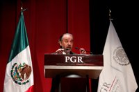 El procurador de México, envuelto en polémica por un Ferrari
