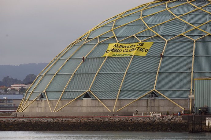 Protesta de Greenpeace en el Puerto de A Coruña