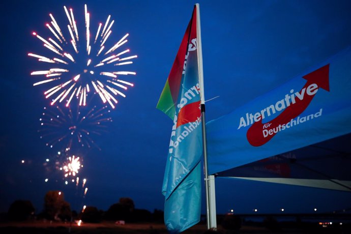 Fuegos artificiales durante un acto de AfD cerca de Krefeld