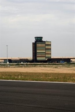 L'aeroport de Lleida-Alguaire reobre amb l'arribada de la temporada d'esquí