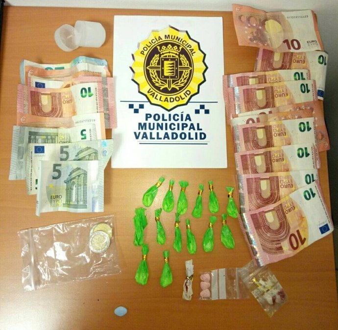 Imagen de la droga y del dinero intervenidos en Valladolid