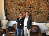 Valiente se reúne con el escritor turco Dogan Akhanli y le traslada solidaridad municipal y el rechazo a la extradición