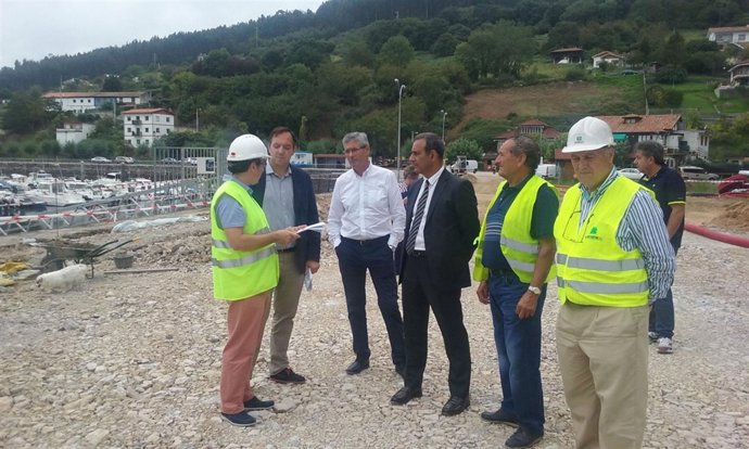Lastra visita las obras de estanques de tormenta en Villaviciosa