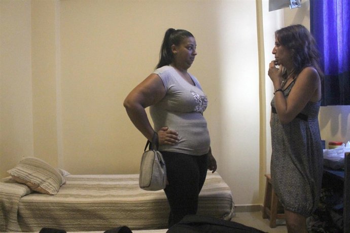 Honorato visita a los ocupas desalojados.