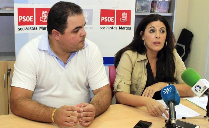 Ángeles Férriz, junto a Víctor Torres, en la rueda de prensa.