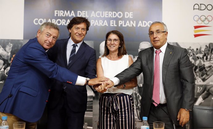 Sánchez, Lete, García y Blanco celebran la renovación